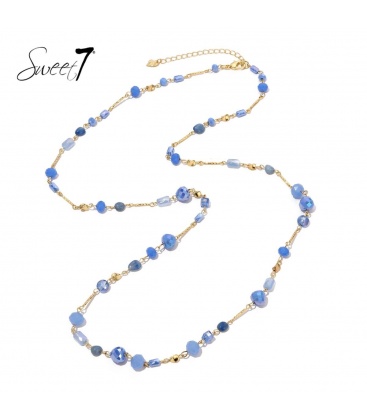 Blauwe lange halsketting met glas kralen en goudkleurige elementen