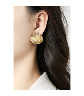 Zilverkleurige schelpen oorclips met kleine pareltjes