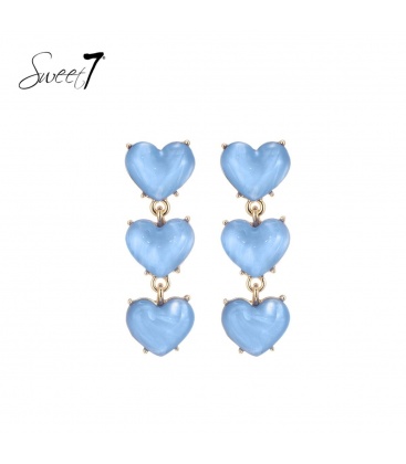Blauwe oorhangers met 3 harten onder elkaar.