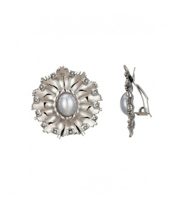 Zilverkleurige oorclips met een mooie gekartelde rand 