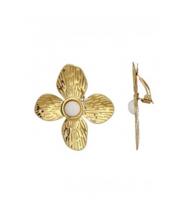 Oorclips goudkleurig in bloem vorm met een wit hart