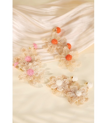 Oranje bloemen oorhangers van raffia