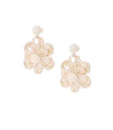 Gebroken witte bloemen oorhangers van raffia