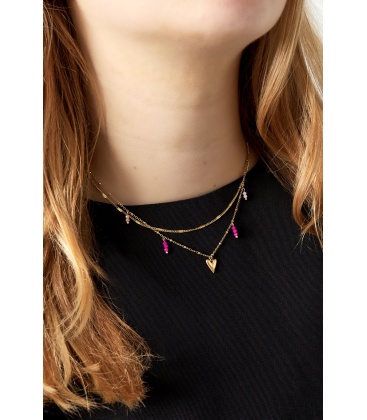 Goudkleurige halsketting meteen harten bedel en gekleurde kraaltjes