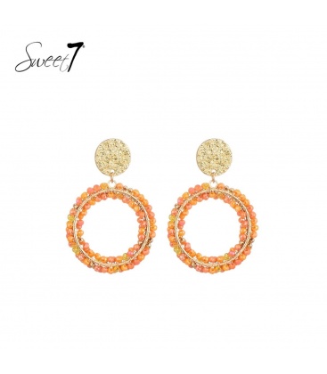 Goudkleurige oorhangers met oranje glas kralen 