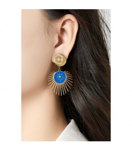 Goudkleurige oorclips met een rood zonnemotief