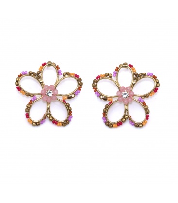 Roze gekleurde bloemen oorhangers met kleine kraaltjes