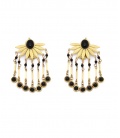 Goudkleurige oorclips met hangertjes en zwarte steentjes