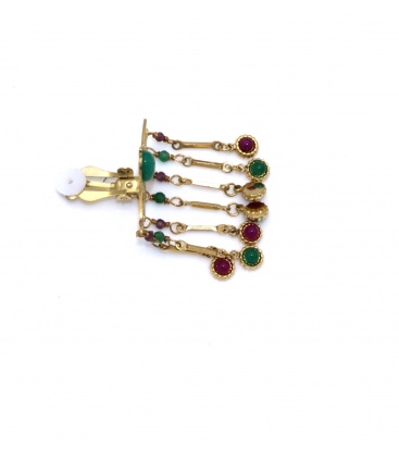 Goudkleurige oorclips met kleine blaadjes en hangertjes met gekleurde steentjes