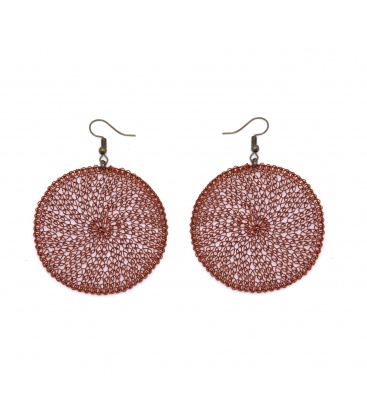 Prachtige rood bruinige oorhangers van dun metaal draad