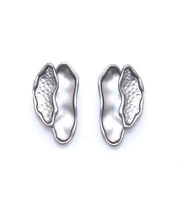 Zilverkleurige oorclips met een glad motief en een gehamerd design