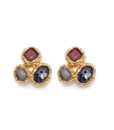 Oorclips met verschillende kleuren steentjes en een goudkleurige rand