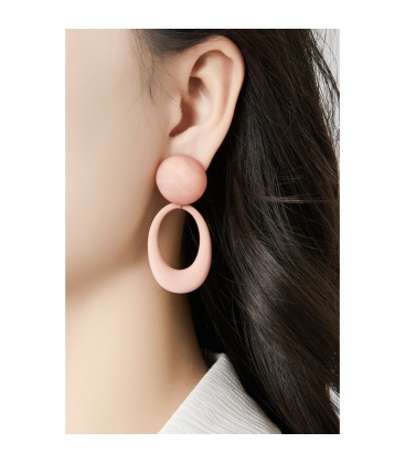 Oorclips roze gemaakt van hars