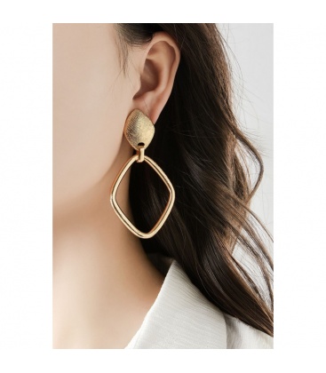 Zilverkleurige oorclips met geribbeld metaal