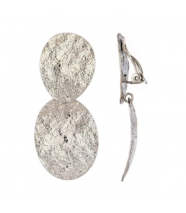 Zilverkleurige oorclips met een geborsteld motief