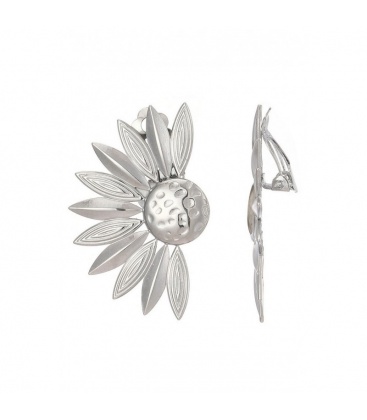 Oorclips zilverkleurig in bloem vorm