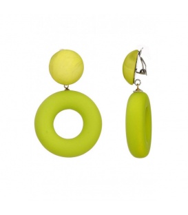 Oorclips in groene kleur gemaakt van hars