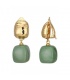 Goudkleurige oorclips met een groen vierkante hanger