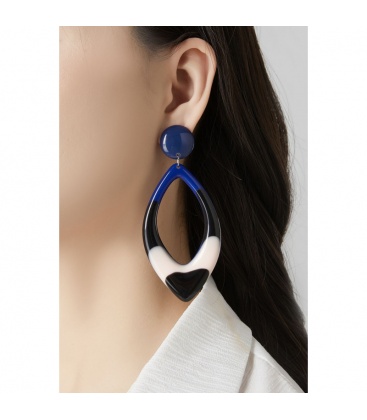 Leuke rode gekleurde oorclips