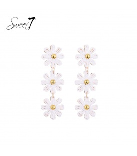 Witte bloemen oorhangers van Raffia