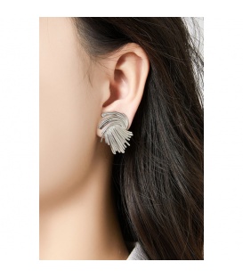 Trendy oorclips in goudkleur met een mooi detail