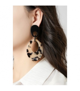 Creme oorclips met een effen oor stukje