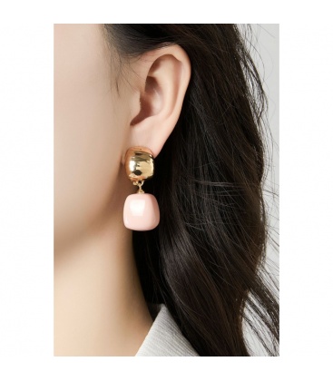 Goudkleurige oorclips met een blauwe vierkante hanger