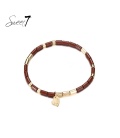 Terracotta armband met goudkleurige elementen