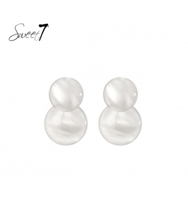 Beige oorhangers met motief