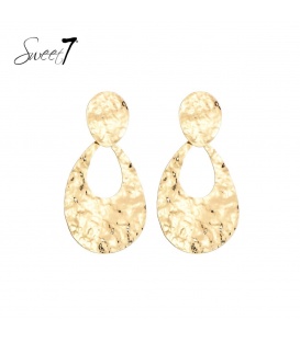 Goudkleurige oorhangers met een gehamerd motief