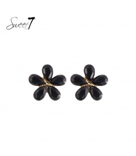Oorbellen in bloemdesign met zwarte facetstenen