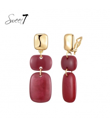 Rode oorclips in warme tinten en modern design