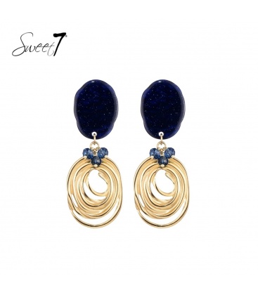 Blauwe oorhangers met speelse ringen en kleine kraaltjes