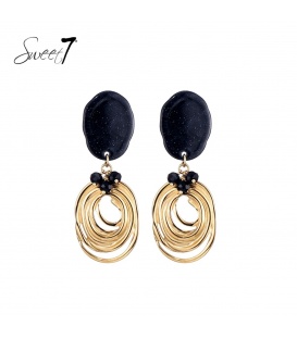 Zwarte oorhangers met speelse goudkleurige ringen