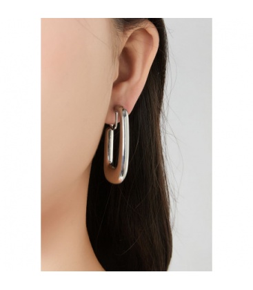 Oorclips zilverkleurig met moderne geometrische vorm