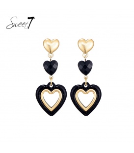Zwarte oorhangers met 3 harten en een goudkleurig detail