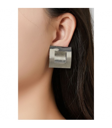 Oorclips met vierkante vorm in goudkleurig design