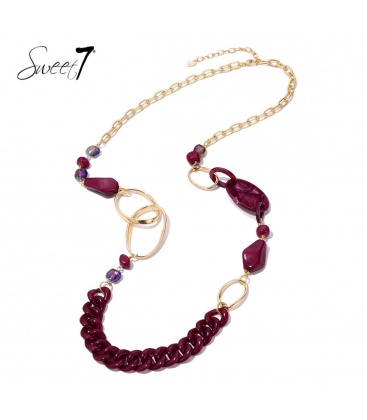 Halsketting rood met mix van kralen en ovale ringen