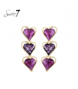 Paarse oorhangers met 3 harten en een goudkleurige omlijsting