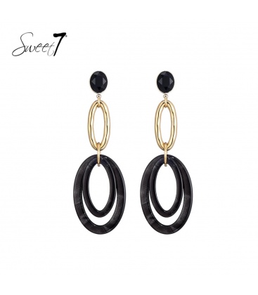Zwarte ovale oorhangers met een goudkleurige element
