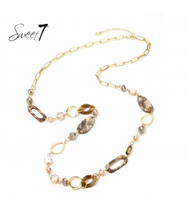 Camel kleurige lange halsketting met marmerdetail en goudkleurige accenten