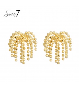 Goudkleurige oorhangers met kralen en strengen