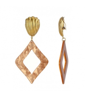 Oorclips beige met goudkleurige bovenkant en een ruit vormige hanger