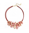 Halsketting met metalen accenten in rood en goudkleur