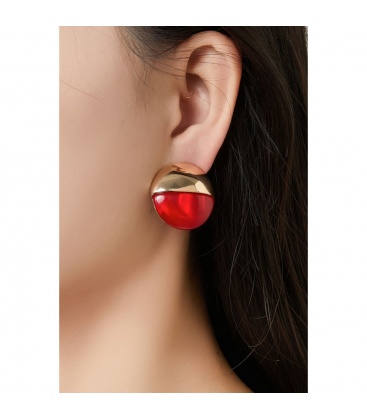 Oorclips voor de helft rood en andere helft goudkleurig