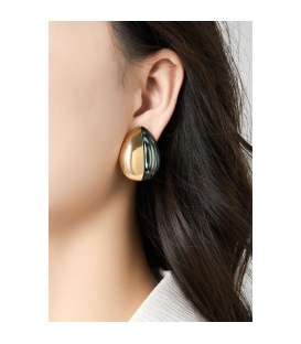 Oorclips ene helft zwartgroen en een helft goudkleurig 