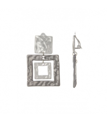 Oorclips zilverkleurig met vierkante gehamerde vormen