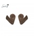 Bruine oorhangers met een raffia hart 