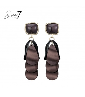 Bruine lange oorhangers met een vierkant element en hangers