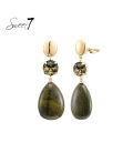 Oorclips olijfgroene hanger met goudkleurig detail